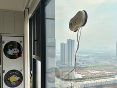 实测报告：洒拖T30 PK 科沃斯窗宝w1pro，高层擦窗机器人谁更安全？