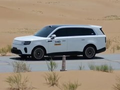 小米澎程N90白版沙漠路测曝光：方盒造型+增程四驱，硬派与智能兼备