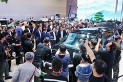 华为技术发布会C位亮相，岚图泰山Ultra树立9系旗舰新标杆