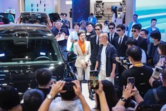 华为技术发布会C位亮相，岚图泰山Ultra树立9系旗舰新标杆