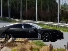 小米SU7L谍照曝光，车身加长或突破5米，续航提升引期待