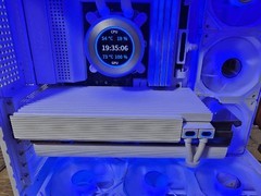 玩家用汽车功放铝散热器改造RTX 3080，降温20℃并重塑白色机甲风