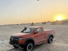 沙地陷车科学脱困全指南：从降压到脱困板的自主救援方法