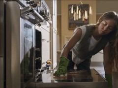 家弑服务全球热映破2.45亿，心理惊悚新标杆引热议