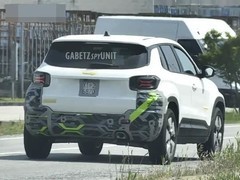 新款Jeep Avenger纯电SUV将于2026年全球首发，主打城市通勤与轻度越野