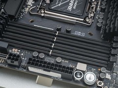 DRAM现货价大幅倒挂，供需错配推高行业景气与厂商营收