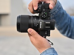 尼康 Z5II 搭配不同尼克尔镜头在人像拍摄中的效果差异有哪些？