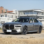 百万级豪华旗舰对决：三款5座三厢轿车如何定义顶级出行