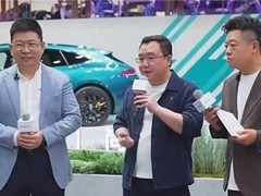 赛力斯张正萍做客鸿蒙智行直播间：问界五年深耕铸就百万用户信赖