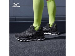 美津浓WAVE SKY 8跑鞋京东5折仅359元