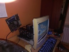 DIY达人将飞利浦CRT显示器改造为高性能ATX主机
