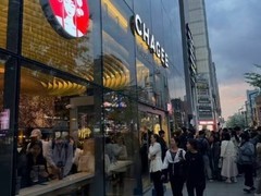 霸王茶姬韩国首秀引爆首尔：三店同开、万人排队、一给莫呀登顶热搜