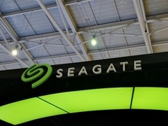 希捷2026财季业绩超预期，AI驱动大容量存储需求激增，产能锁定至2029年