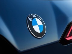 宝马2026年启用全新第七代扁平化车标，统一全系车型标识