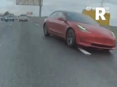 四车相撞！特斯拉FSD避险引发连环碰撞引热议