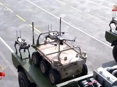 机器狼亮相阅兵式，开启陆战无人协同新篇章