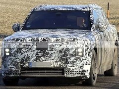 劳斯莱斯首款纯电SUV谍照曝光，2026年发布，续航超600公里