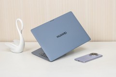 从校园到职场都能精准掌控，华为笔记本你更看好谁