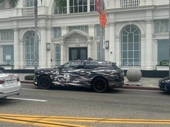 宾利首款纯电SUV Torcal原型车现身比佛利山庄，2027年北美上市