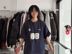 豆包穿搭走红社交平台：AI卷裤脚成梗，幽默源于用户创意互动