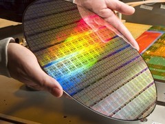 2025下半年晶圆代工产能超预期 多重因素推动行业回暖