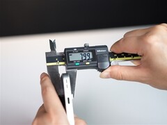 OPPO Find X9真机曝光：超薄机身搭载6630mAh大电池