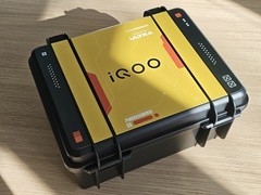 iQOO 15 Ultra邀请函暗藏玄机，性能旗舰2月4日登场