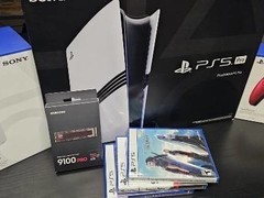PS5 Pro全家桶含8TB硬盘引热议：是甜蜜宠爱还是财务警讯？