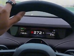 小米SU7车主飙车272km/h被曝，炫技视频引众怒