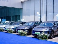 十万级纯电的无短板选手：荣威D6