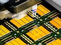 三大存储巨头提前售罄2027年全部内存产能，AI优先加剧供需失衡