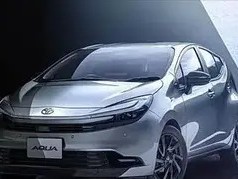 丰田2025款Aqua亮相：油耗34.3km/L，科技配置升级重塑小型车标杆