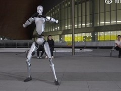 宇树科技发布仿生人形机器人H2，拟人化设计再升级