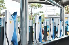 高速新增一万充电桩能否改善充电难？2026年充电布局展望