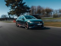 大众高尔夫GTI Edition 50以7分44秒52刷新纽北最速量产前驱纪录