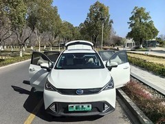 八年纯电车主实证：电池未衰减、成本远低于燃油车