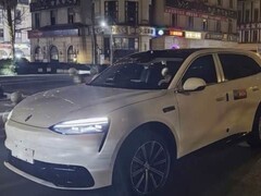 问界M6实车曝光：25万元级中型智能SUV，2026年Q2上市