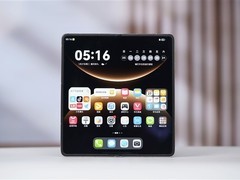 华为发布Mate X7双折叠旗舰：云锦工艺+卫星通信，起售价12999元