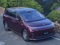 享界V8正式发布：中大型智能MPV，增程/纯电双驱动，溜背设计+三联屏座舱