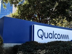 高通Q1营收增5%超预期，但内存短缺致Q2指引下调，股价盘后重挫10%