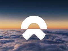 蔚来汽车2025年Q4首度实现经营盈利，单季利润7–12亿元，累计交付破百万