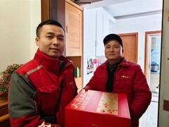 无锡首位京东快递员退休两年后收同事新春礼盒