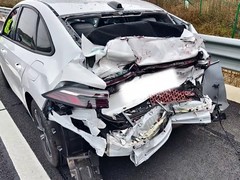 江西高速智能驾驶误用致追尾，实习司机双手离盘担全责