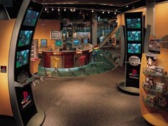 1999年全球首家官方PS店老照片引爆怀旧潮，定格千禧年游戏黄金记忆