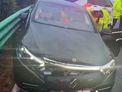 奔驰电车高速追尾遭全损 车主索赔67万仅获赔24万引争议