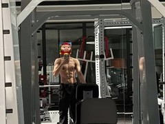 GALA晒腹肌引Bin隔空Battle，电竞选手健身互动引爆网络热议