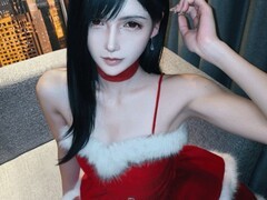 抖音达人佑真再演蒂法引爆关注，高还原COS展现艺术突破