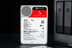 希捷酷狼Pro充氦硬盘32TB评测 多盘位NAS全程高能