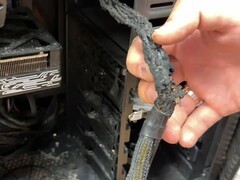RTX 5070供电熔毁事件：违规单8-pin分线器致线缆过载熔化