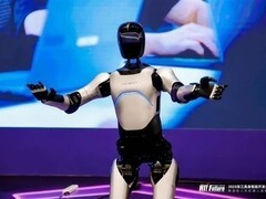 2026上半年全球人形机器人出货增3倍，中国厂商占比超97%主导市场